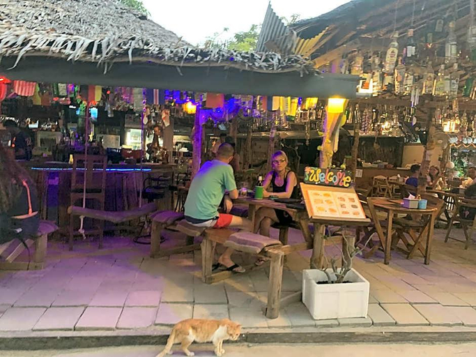 Food & Drinks, Phi Phi Little Star