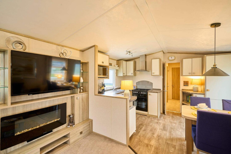 Others 5, The Major Oak Lodge with Hot Tub, East Riding of Yorkshire