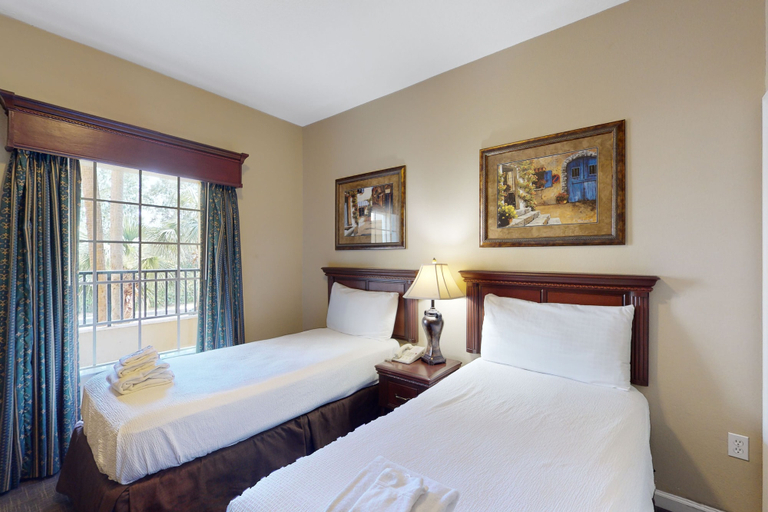 Room 2, Inviting 4th-floor Condo With Elevator, Screened Balcony, Washer/dryer & AC, Orange