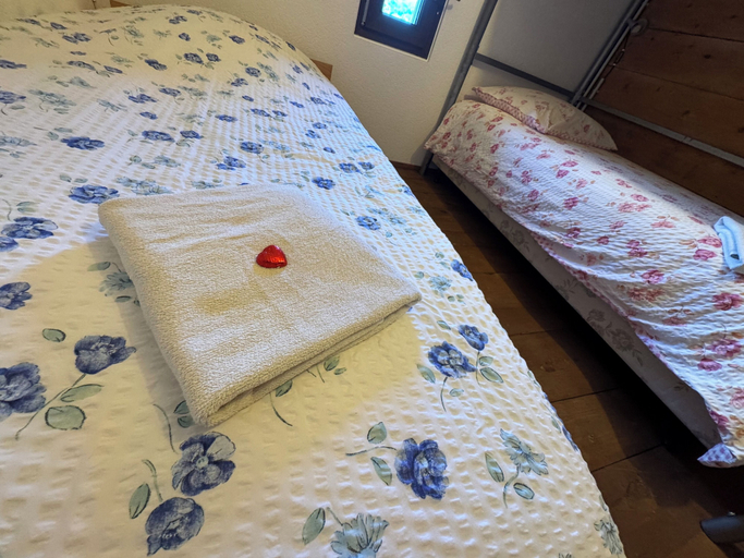 Bedroom 3, La Cure de Vernamiège, Hérens
