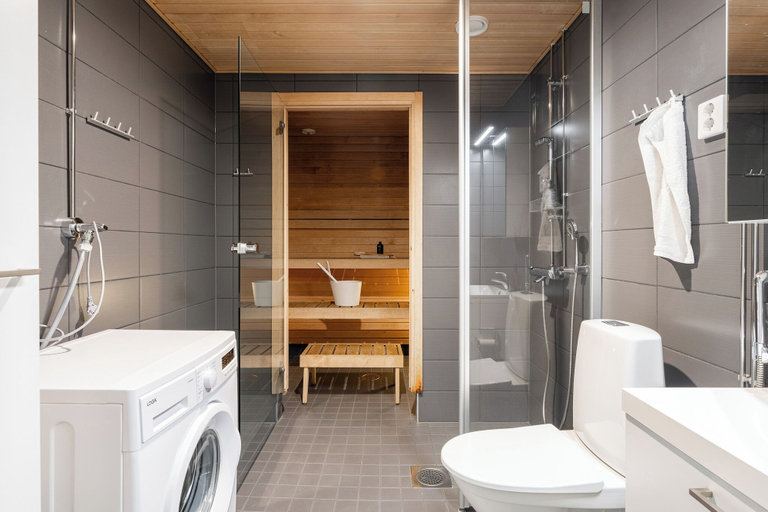 Bathroom 2, Bright 2BR Apartment with Lake Views, Central Finland