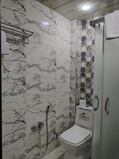 Bathroom 4, Pera Hotel Baku, Baku