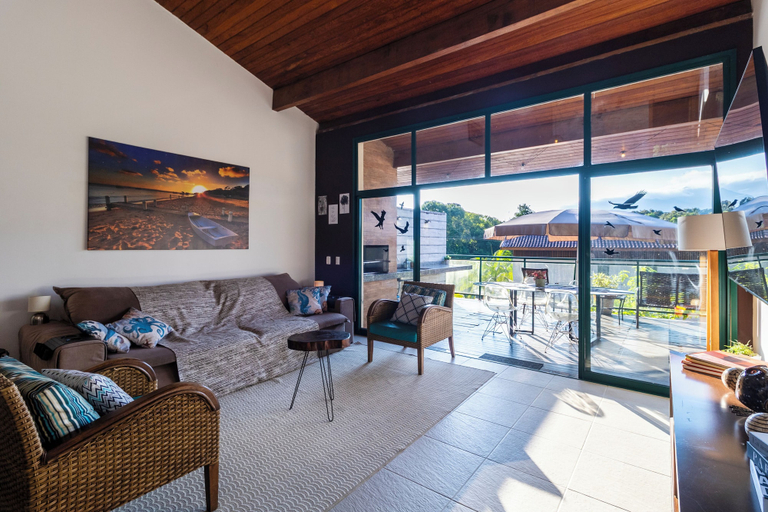 Living area 5, Piscina e AC na Praia do Una, São Sebastião