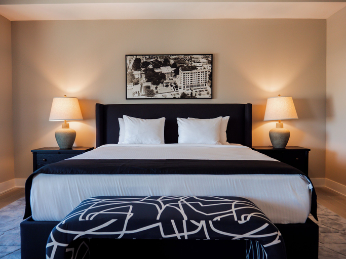 Room 4, The Markham Hotel, Harrison