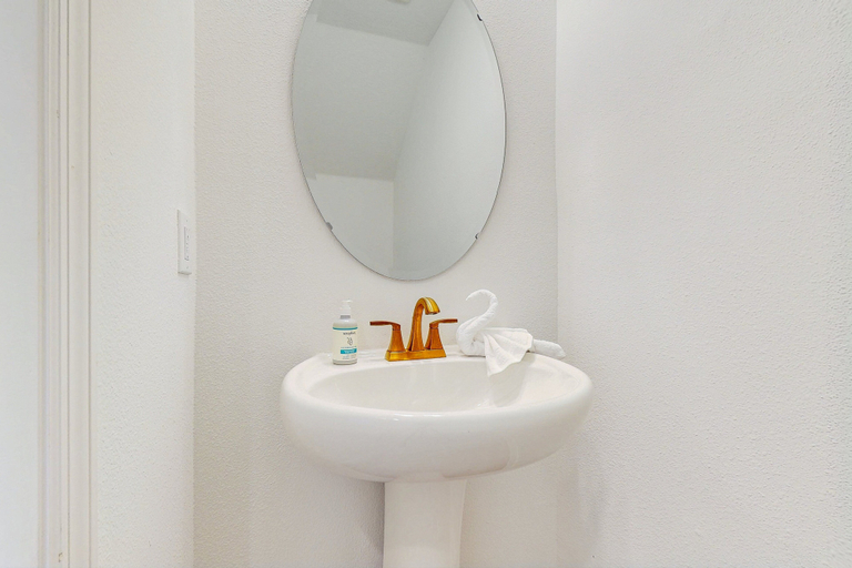 Bathroom 5, Stylish Vacation Home With Open Layout, Sunny Patio & Near Attractions, Polk