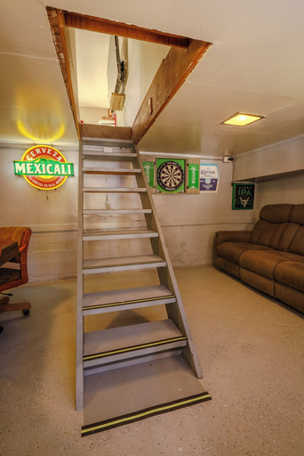 Interior 3, Gonzalez Cabin, San Bernardino