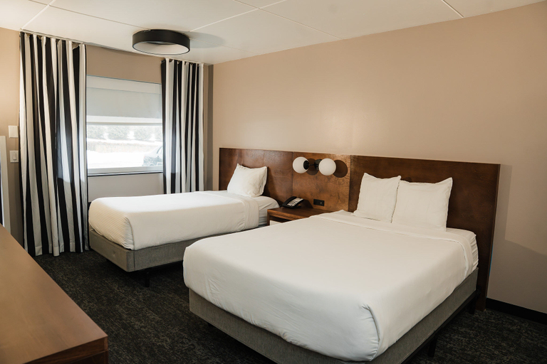 Bedroom 3, Dutch Wonderland Inn, Lancaster