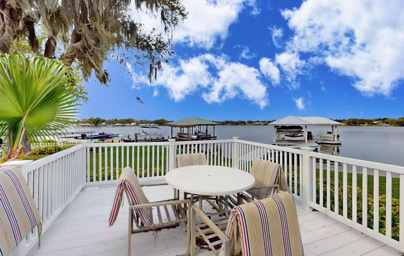 Outdoor dining 5, Spacious Lakefront House With Private Dock , gas Grill, Deck and Patio, Highlands