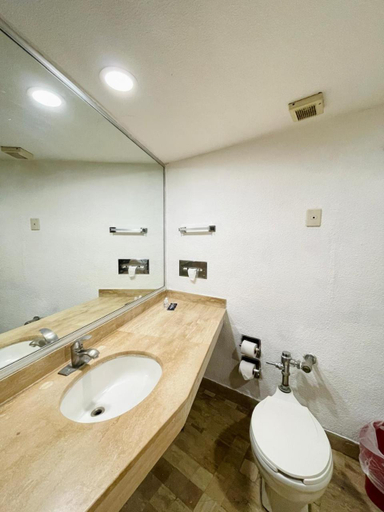 Bathroom 2, Arroyo Express, Vetagrande
