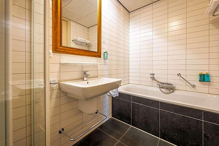 Bathroom 4, Hof Van Putten, Putten