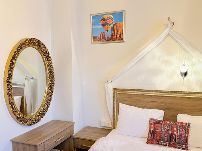 Bedroom 2, April Mansion, Fatih
