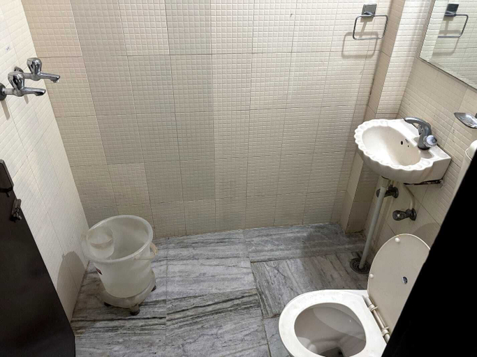 Bathroom 5, Hotel Amer Classic, Jaipur