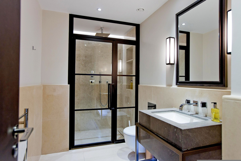 Bathroom 5, 2-bed Superior Apt 208, London