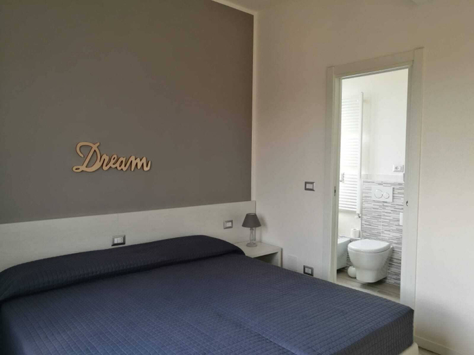 Others 3, Bianca Room, Bologna