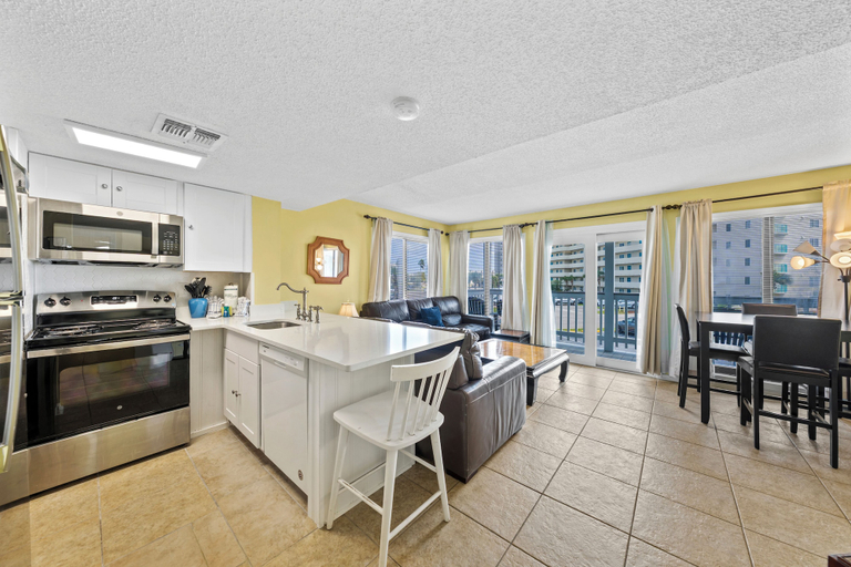 Food & Drinks, Plantation West Condos, Baldwin