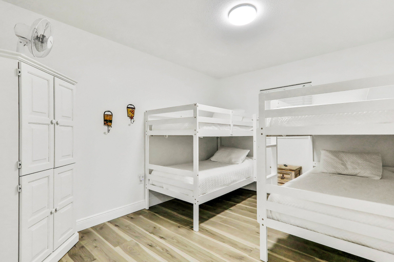 Room 2, Dog-friendly Lakefront Home With Fast Wifi, Central AC, Patio, & Game Room, Highlands