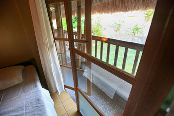 Others 3, Hannah Hotel, Malay