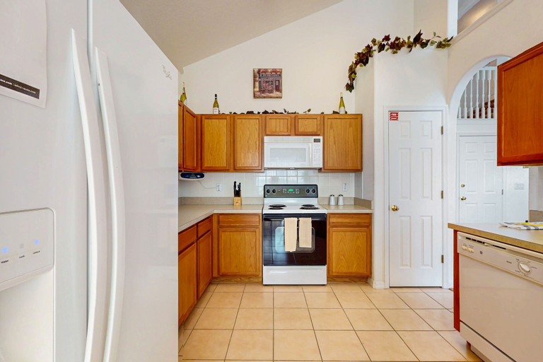 Private kitchen 4, Spacious Home in Cute Area With Central AC & Washer/dryer - Snowbirds Welcome, Polk