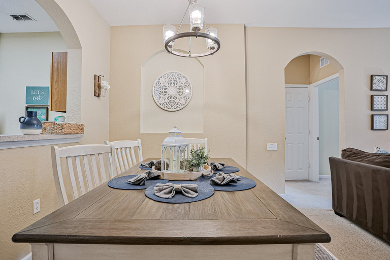 Room 4, Friendly Condo With Pool and hot tub Access, Wifi, Central AC, and Private W/D, Osceola
