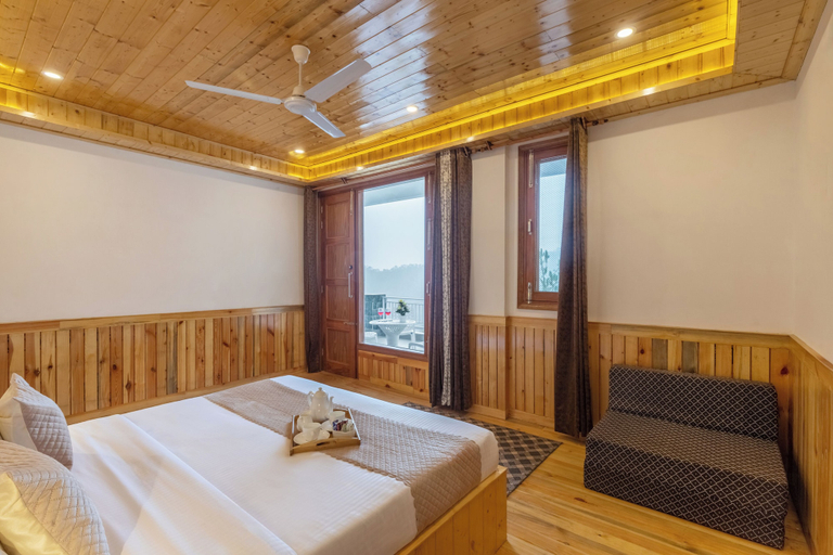 Room 2, Alaya Stays Querencia 5BHK with HillView, Solan