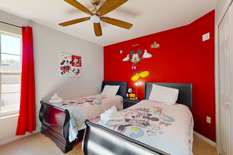 Room 5, Spacious Home With Game Room and Mickey Shaped Pool and gas Grill, Osceola