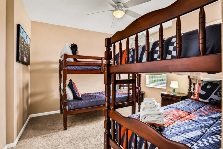 Room 3, Beautiful Home Close to Theme Parks With Private Pool, AC & W/D - Dog-friendly, Osceola