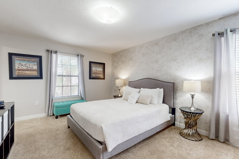 Room 2, Spacious Getaway With 2 Themed Game Rooms, Private Pool, & Pool spa, Polk