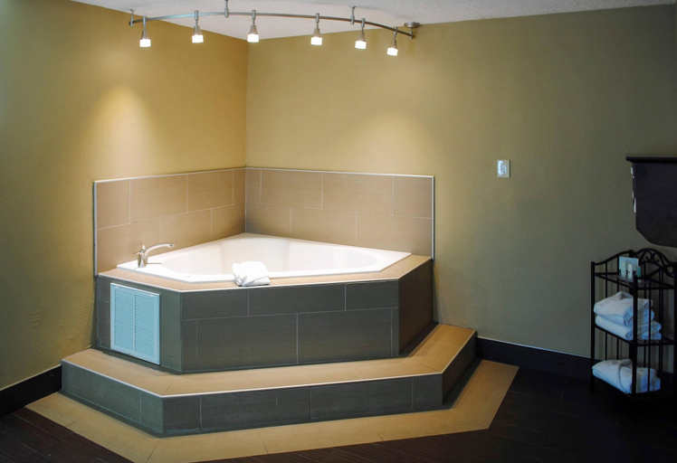 Bathroom 4, Clarion Hotel Conference Center Lexington North, Fayette