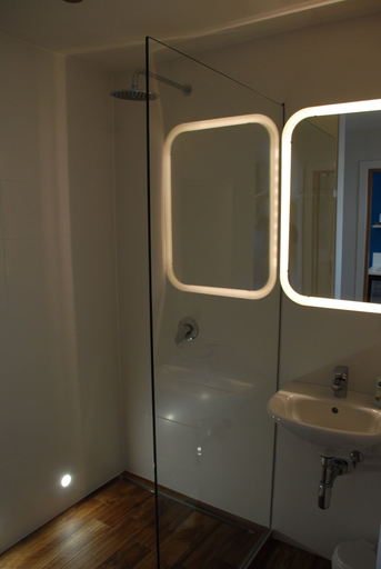 Bathroom 3, Old Town Inn, Rijeka