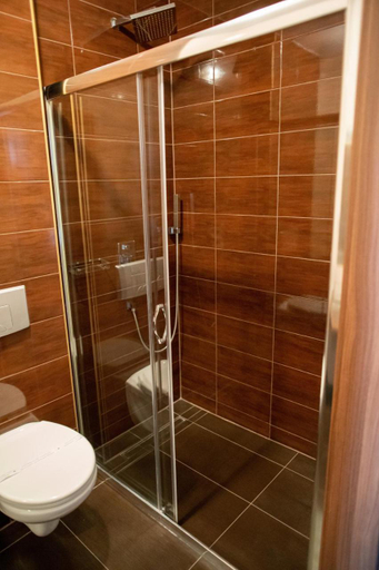 Bathroom 3, Babilon Krzeszow, Nisko