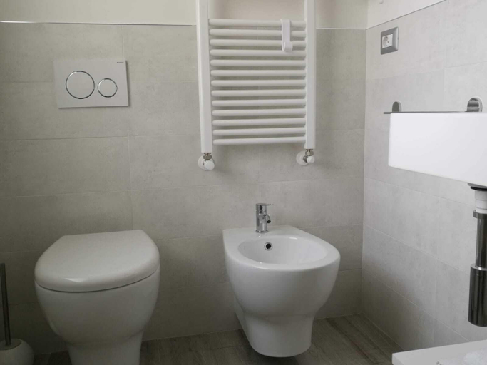 Others 5, Bianca Room, Bologna