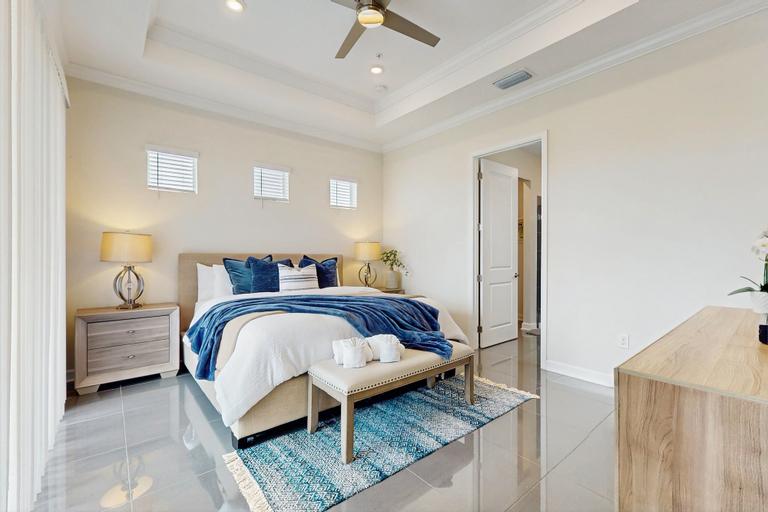 Room 4, Fourth Floor Penthouse With Shared Pools and Hot Tub, Fast Wifi, & Central AC, Osceola