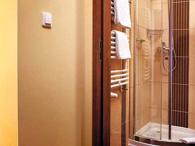 Bathroom 5, Hotel Kuznia, Bydgoszcz City