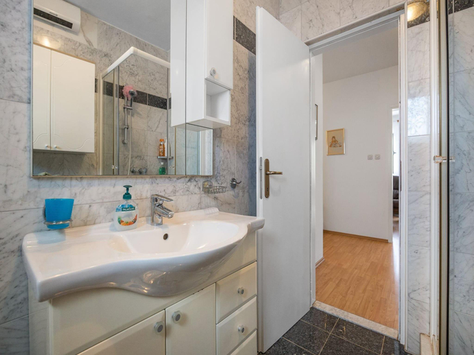 Bathroom 3, Apartment in Rakalj near Rock Beach, Marčana