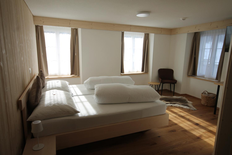 Bedroom 2, Hotel Alpina, Uri
