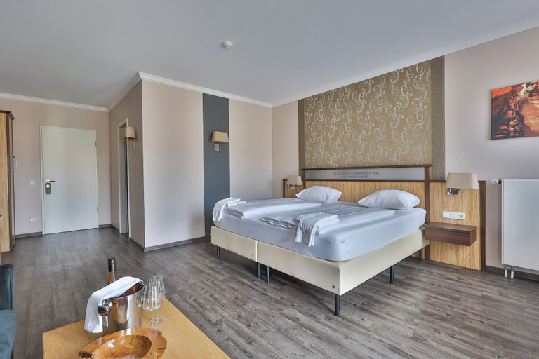 Bedroom 3, M13 Hotel, Trier-Saarburg