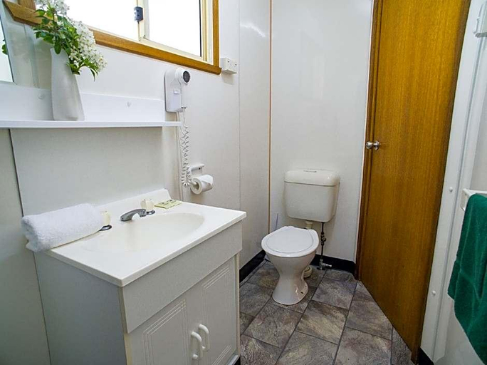 Bathroom 3, Iluka Holiday Centre, Glamorgan-Spring Bay