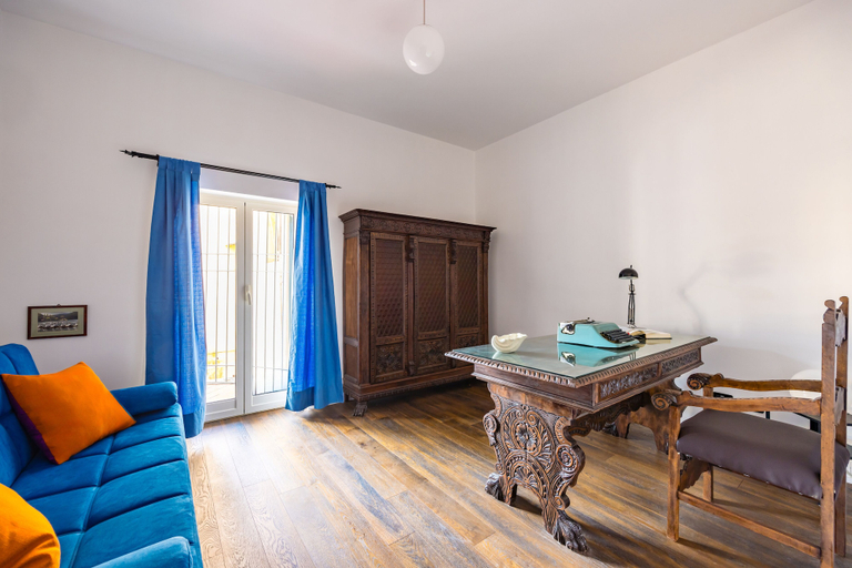 Room 4, Wide and Arty at Spanish Quarter, Napoli