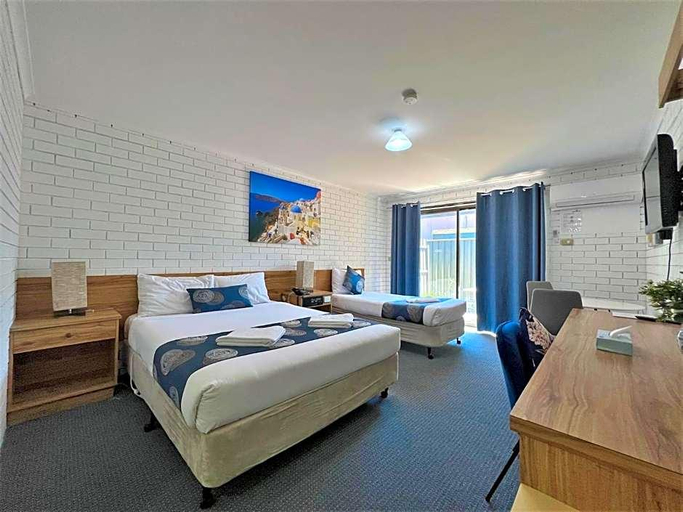 Bedroom 2, Albury Garden Court Motel, Albury