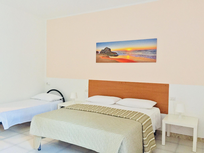 Bedroom 2, B&B Pizzomunno e Cristalda Rooms, Foggia