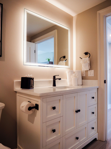 Bathroom 2, The Markham Hotel, Harrison