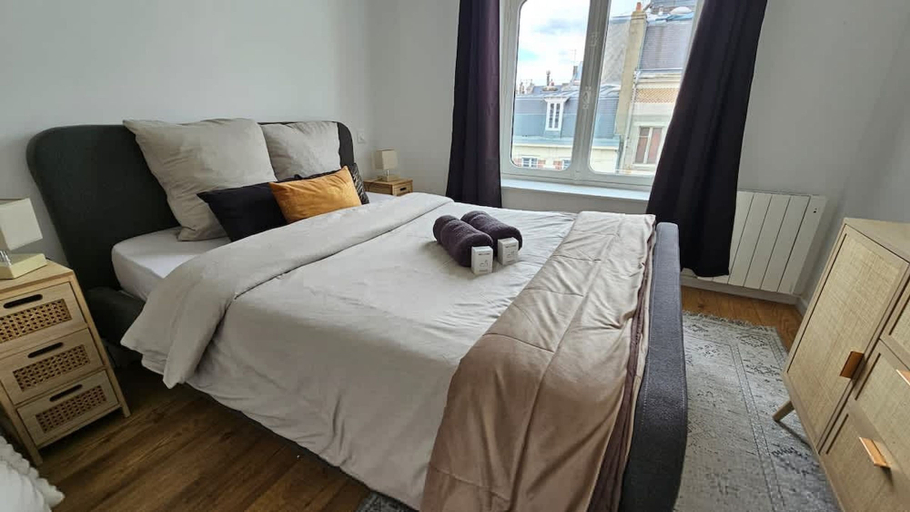 Room 5, Elegant Apartment in a Luxury Residence, Pas-de-Calais