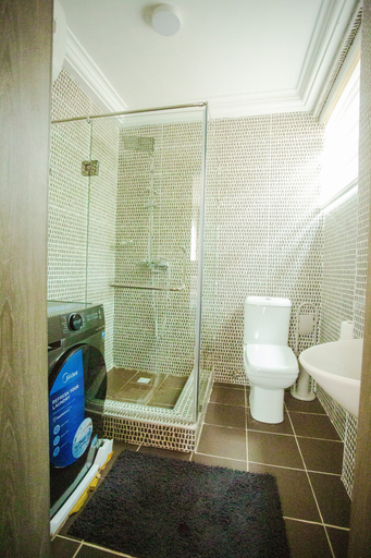 Bathroom 5, Accra Luxury Apartments @ Achimota, Accra