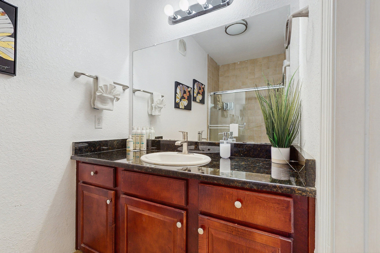 Bathroom 2, Tuscan Lane, Osceola