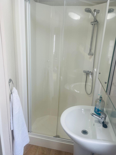 Bathroom, Calypso Hot Tub Breaks Tattershall Lakes Pet Friendly, Lincolnshire
