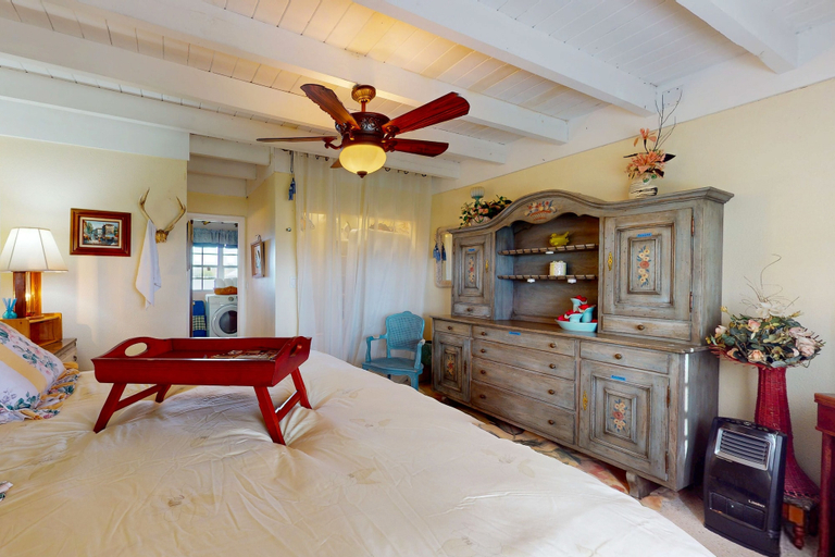 Room 4, Spacious Lakefront House With Private Dock , gas Grill, Deck and Patio, Highlands