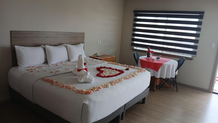 Bedroom 4, La Huerta Inn & Suites, Cuauhtémoc