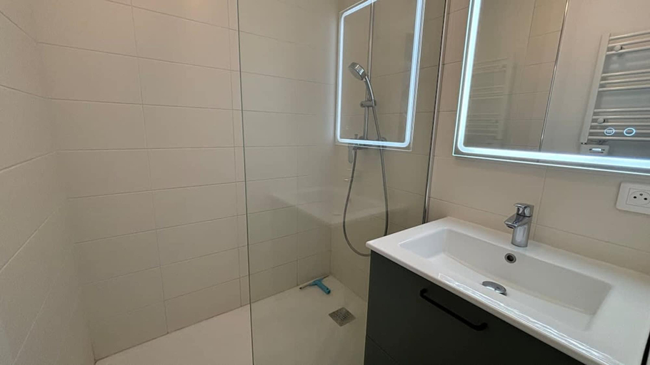 Bathroom, Le Rietz 4 - Proche Gare T2 Tout Quip, Pas-de-Calais