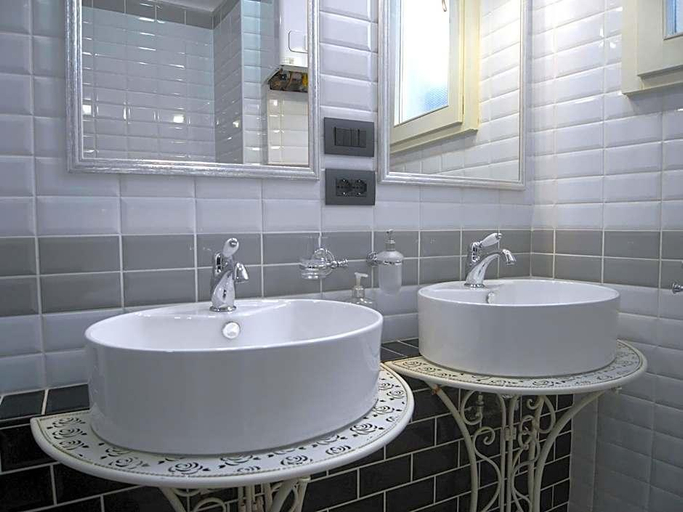 Bathroom 3, Aparthotel Dei Mercanti, Milano