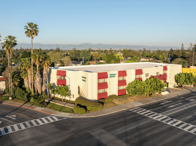 Exterior & Views 2, Carlyle Hotel, Santa Clara